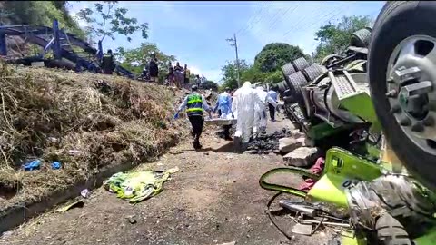 Sacan cuerpo del accidente en el barrio Los Colorados