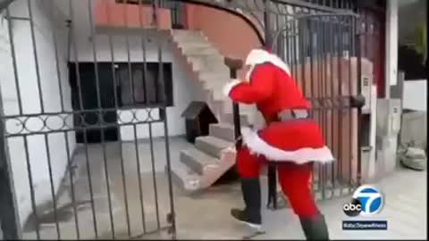 COPS DRESSED AS SANTA AND HIS HELPER MAKE DRUG BUST!!!