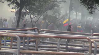 La Policía de Ecuador arremete contra cientos de indígenas en una universidad de Quito