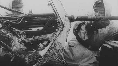 Quick barrel change for a 2cm Flak 30 on the Eastern Front in early 1943