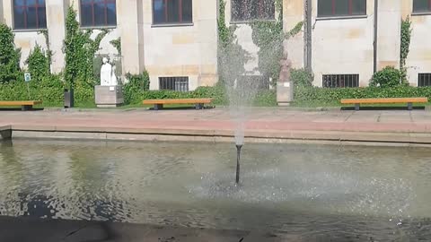 The soothing sound of the fountain