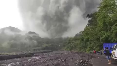 seconds of Mount Semeru erupting