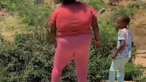 Auntie akisikia dancing inalipa poa🤣