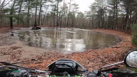 Can Am 1000R Rips thru a waterpit!