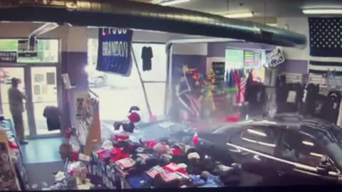 Anti-trumper crashes into Trump Merchandise store
