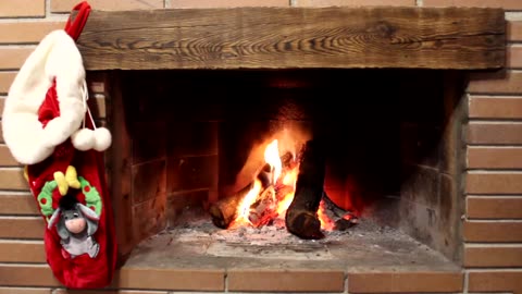 CHRISTMAS FIREPLACE WITH TRADITIONAL CHRISTMAS SONGS