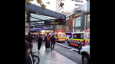 🇦🇺⚡Now in a shopping center in Sydney, a knife attack