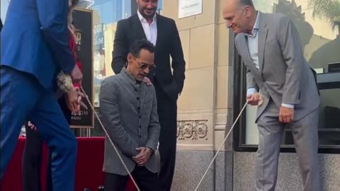 Marc Anthony got support from pal Beckham, wife Ferreira as he received his star on the Hollywood⭐️