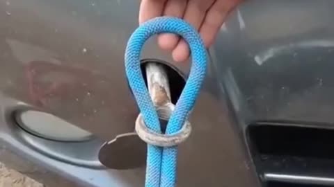 How to tie a knot correctly when towing a car