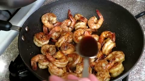 Honey stir fried shrimps with garlic and onions