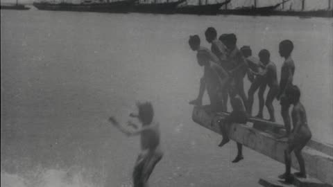 Boys Diving, Honolulu (1901 Original Black & White Film)