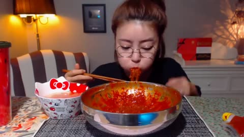 [ENG]송주불냉면 매운양념장 한통 다 부어먹기 도전! 먹방 Challenge mukbang spicy Bibim-naengmyeon