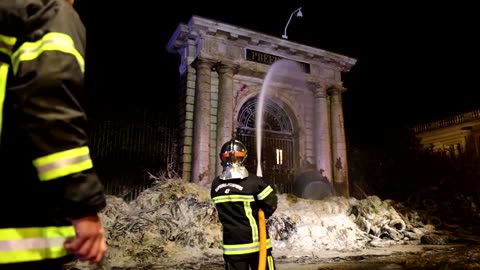 Fires burn in France during nationwide farmers protests