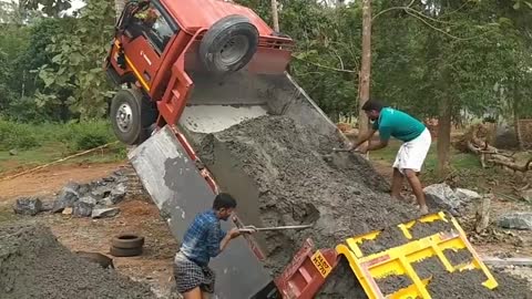 Lorry unexpected accident | Pokkunnu | Kozhikkode