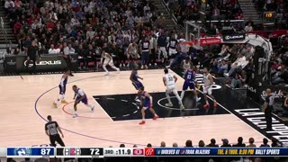 NBA - Antman finishes with the backhand layup 🐜 Clippers-Timberwolves