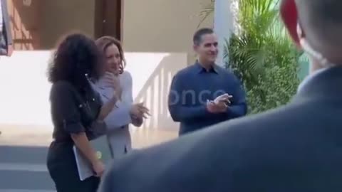 Kamala clasp to Puerto Rican Song thats protesting her