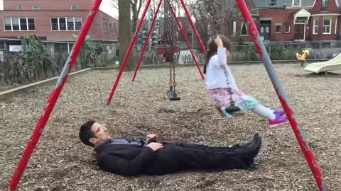 Cool dad perfects swing stunt at the park