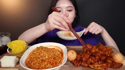 Carbo-Spicy Chicken Noodles chicken mukbang ASMR([광고]60계 치킨 더매운고추치킨 순살 까르보 불닭볶음면 먹방 _ 치즈볼까지 리얼사운드