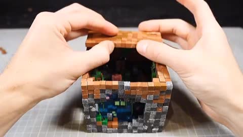 Build Minecraft together, a real mini-world