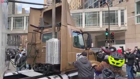 Black Lives Matter Crowd surrounds a truck in Minneapolis, shouts "disconnect the trailer"