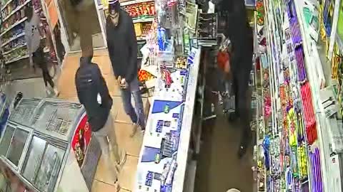 Robbed by ‘cops’: Skelms in uniform try to abduct shopkeeper