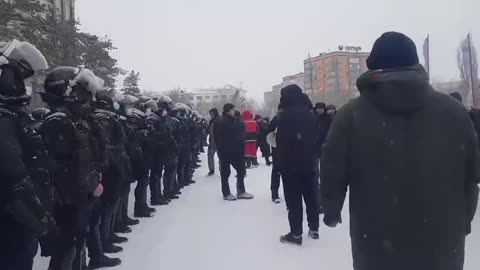 Police in the Kazakh city of Aktobe refuse to arrest protesters