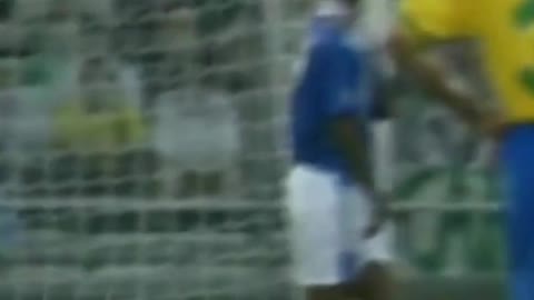 Roberto Carlos Best Free Kick