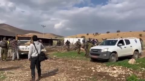Israeli settlers protected by Armed forces