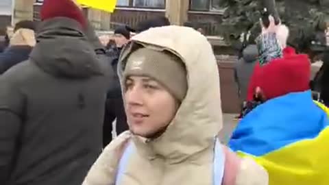 People in Kupyansk sing the anthem