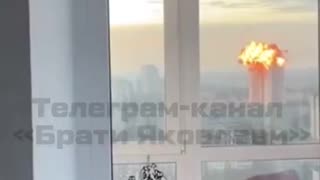 Russische Rakete trifft Wohnhaus in Kiew