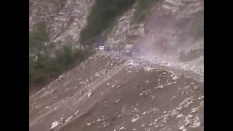 Massive landslides caught on camera!