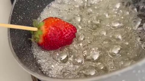 This strawberry trick is so cool 😍🤯.mp4