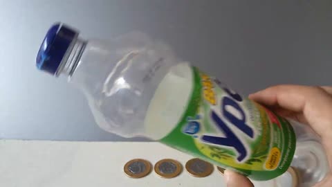 How to Make a Piggy Bank in 1 Minute Using a Bottle of Disinfectant