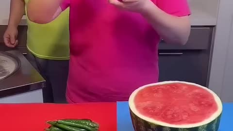 Ice cream challenge!🍨 green pepper vs strawberry 🍓