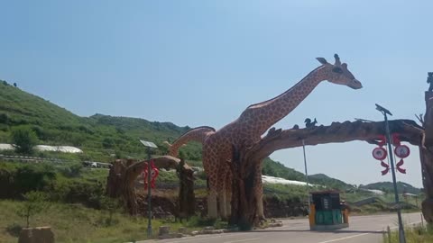 A huge giraffe statue