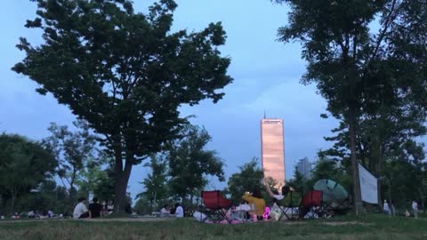 The peaceful park next to the Han river