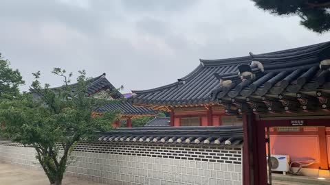 It is Hwaseong Haenggung Palace in Suwon, South Korea.