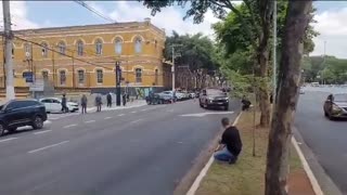 Viatura da Rota bate em motociclistas durante apresentação em São Paulo