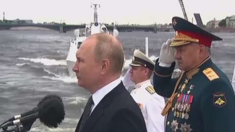 The parade in honor of the Navy Day began in St. Petersburg