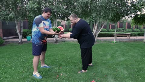 Man Opens a Watermelon Using Only His Fingers