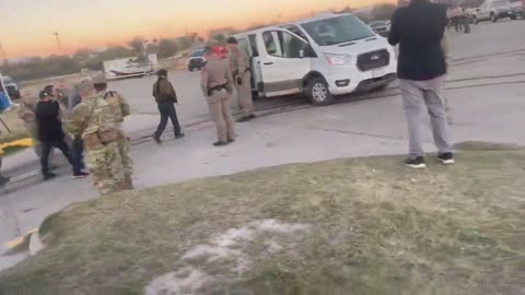 Texas law enforcement hands over the ILLEGAL migrants to CBP right outside the area