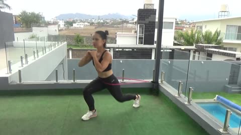 Backward lunges resistance bands