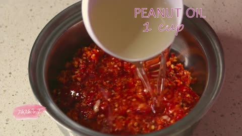 MUST TRY! The BEST and EASY to make garlic chili oil.