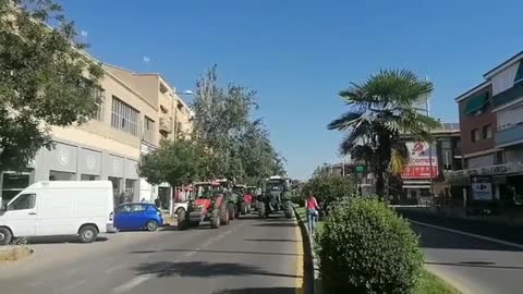 Spanish farmers have begun protesting, demonstrations in Granada, Badajoz, Albacete
