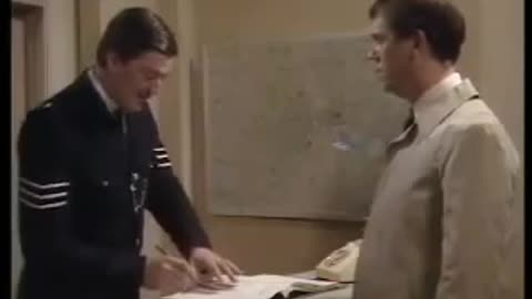 Funny sketch - Stephen Fry & Hugh Laurie : Your name,sir?