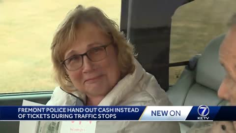 Nebraska Police Officers Hand Out $100 Bills During Traffic Stops
