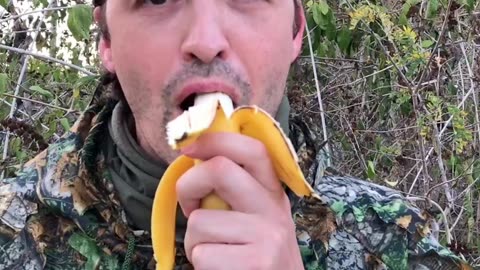 HOW TO EAT A BANANA?🍌