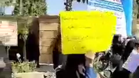 Iranian citizens protesting Against vaccine mandate in front of Najafabad Education Department