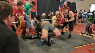 573 lb bench press miss