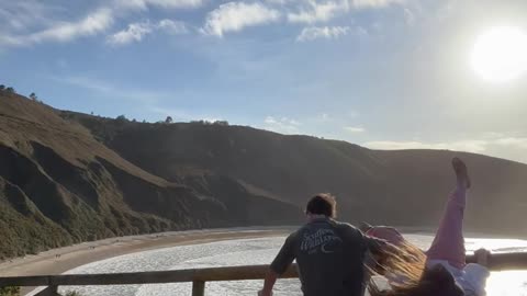 Couple Fails to Take Aesthetic Photo at the Beach